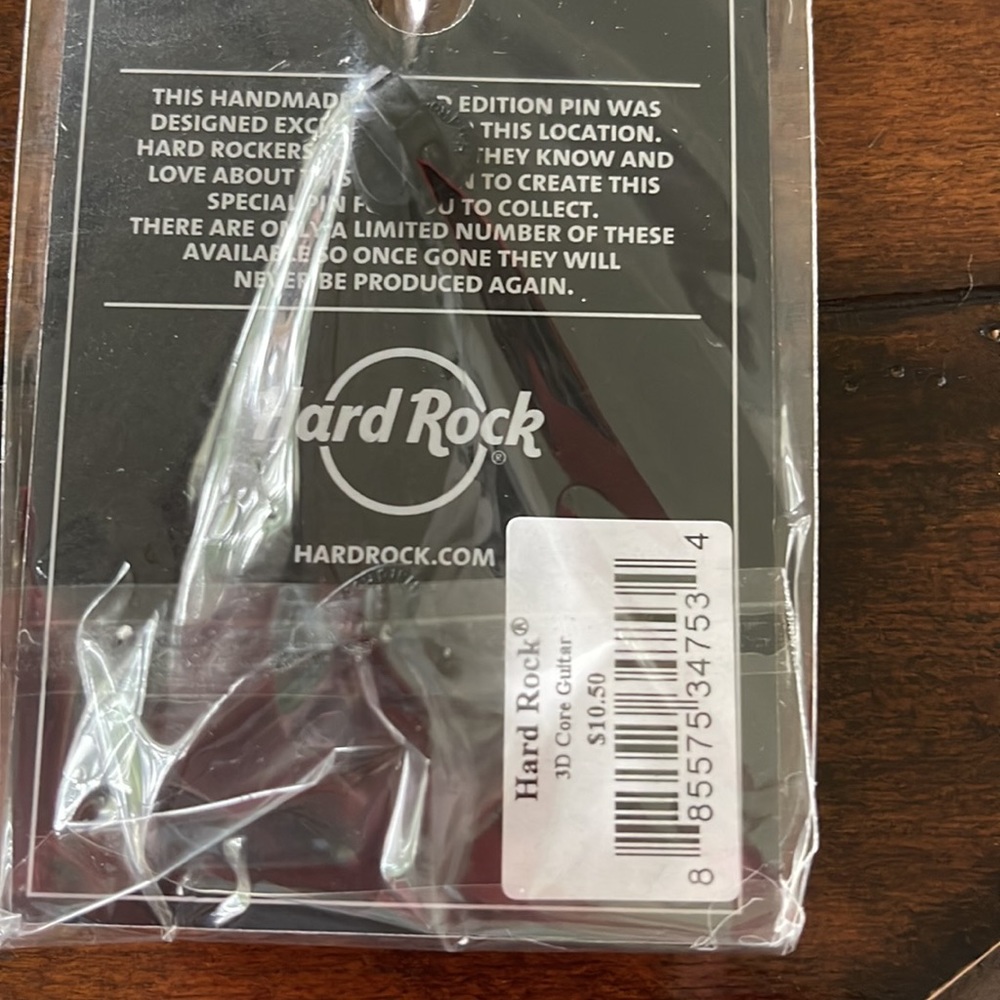 Hard Rock Cafe 3D core guitar pin ORLANDO - Picture 2 of 2